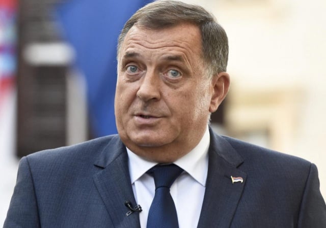 Koje licemjerstvo! Sve njemu pod kožu može stati! Koje licemjerstvo! Sve njemu pod kožu može stati!
