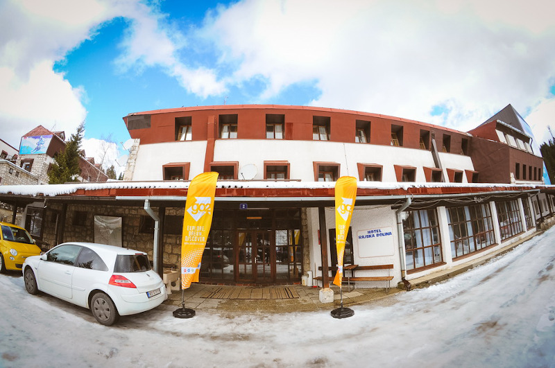 Još pola miliona za hotel Vlade RS na Jahorini: Da povećaju cijenu nabavljaju stolice kao usluge Još pola miliona za hotel Vlade RS na Jahorini: Da povećaju cijenu nabavljaju stolice kao usluge