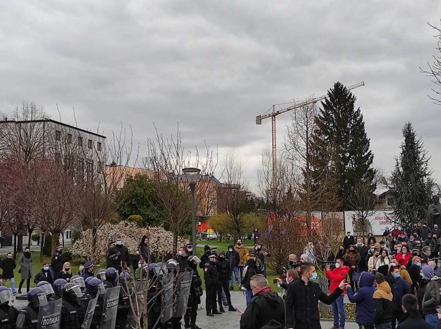 Ugostitelji tvrde: Vlada nas slagala, idemo na proteste Ugostitelji tvrde: Vlada nas slagala, idemo na proteste