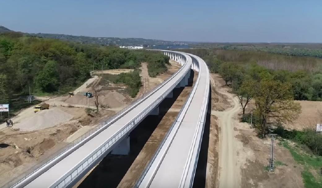Vojvodinom 200 km na sat u vozu (video) Vojvodinom 200 km na sat u vozu (video)