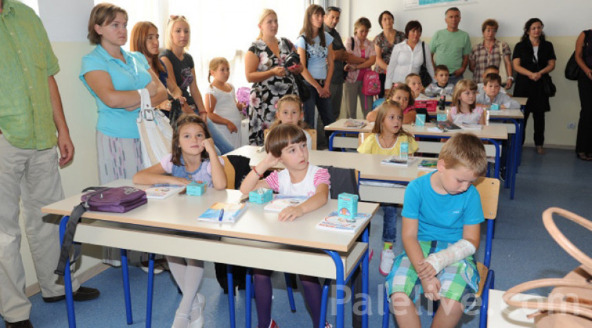 Smanjuje se broj upisanih učenika u prve razrede Smanjuje se broj upisanih učenika u prve razrede