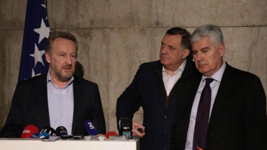 Igre sa narodom: Ne mogu se dogovoriti oko vakcine, a hoće dogovor o mirnom razlazu?! Igre sa narodom: Ne mogu se dogovoriti oko vakcine, a hoće dogovor o mirnom razlazu?!