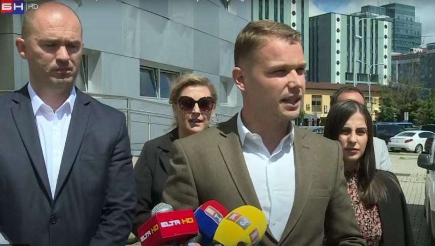 Rušićemo i “Agape”, kafić Dodikove kćerke! (VIDEO) Rušićemo i “Agape”, kafić Dodikove kćerke! (VIDEO)