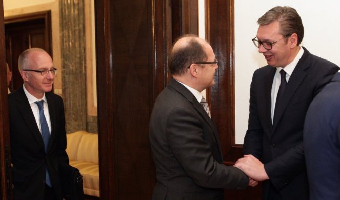 Vučić ostavio Dodika na cjedilu Vučić ostavio Dodika na cjedilu