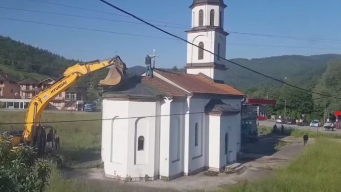 Tegeltija (SNSD) izdao odobrenje za rušenje pravoslavne crkve na posjedu Fate Orlović (VIDEO) Tegeltija (SNSD) izdao odobrenje za rušenje pravoslavne crkve na posjedu Fate Orlović (VIDEO)
