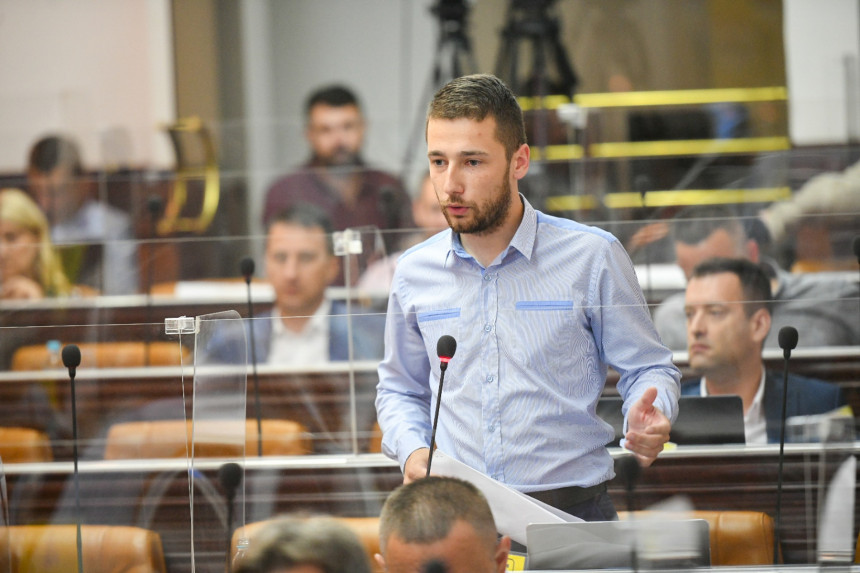Begić: Od pranja tepiha do igračaka sve po 6.000 KM Begić: Od pranja tepiha do igračaka sve po 6.000 KM