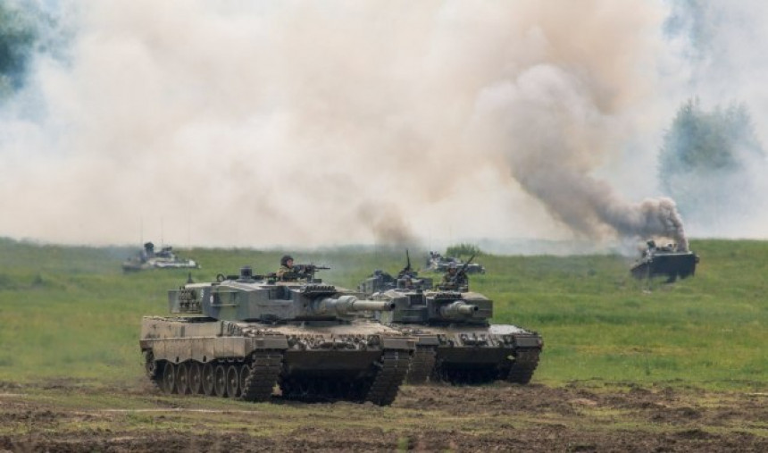 Naređena mobilizacija – Rusi ukopali tenkove na granici Naređena mobilizacija – Rusi ukopali tenkove na granici