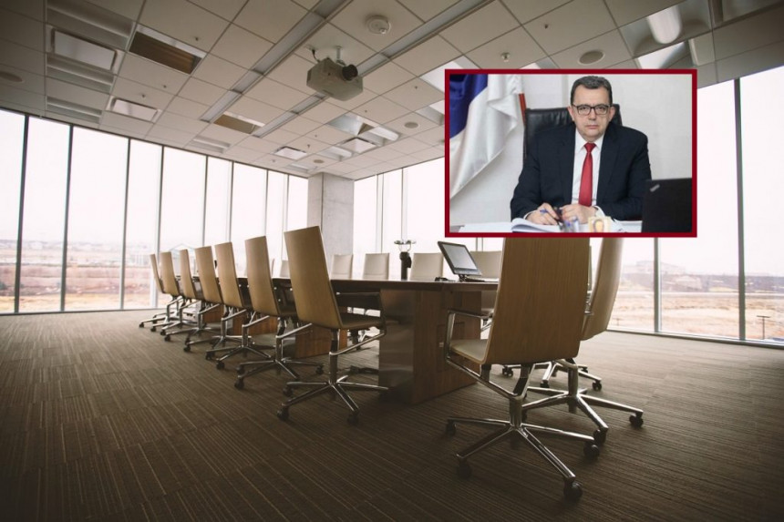 Radukić poništio sporni tender za kupovinu namještaja Radukić poništio sporni tender za kupovinu namještaja
