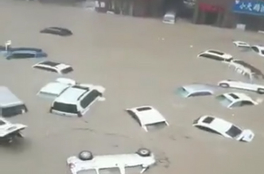Nezapamćene poplave pogodile Kinu, ima poginulih Nezapamćene poplave pogodile Kinu, ima poginulih