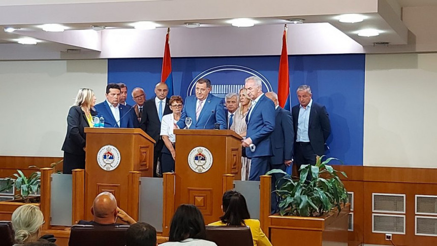 Potpis o srpskom jedinstvu još se nije ni osušio, a Dodik već potvrdio dolazak u Sarajevo Potpis o srpskom jedinstvu još se nije ni osušio, a Dodik već potvrdio dolazak u Sarajevo