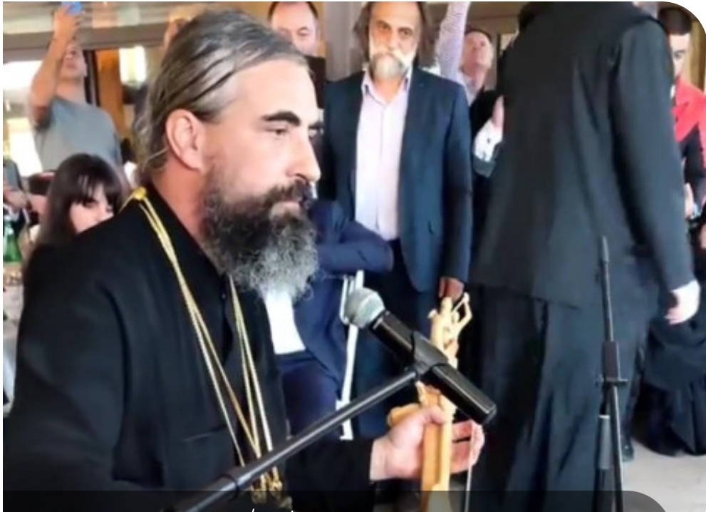 Episkop Metodije zaguslao: Gusle su utabale put našeg spasenja Episkop Metodije zaguslao: Gusle su utabale put našeg spasenja