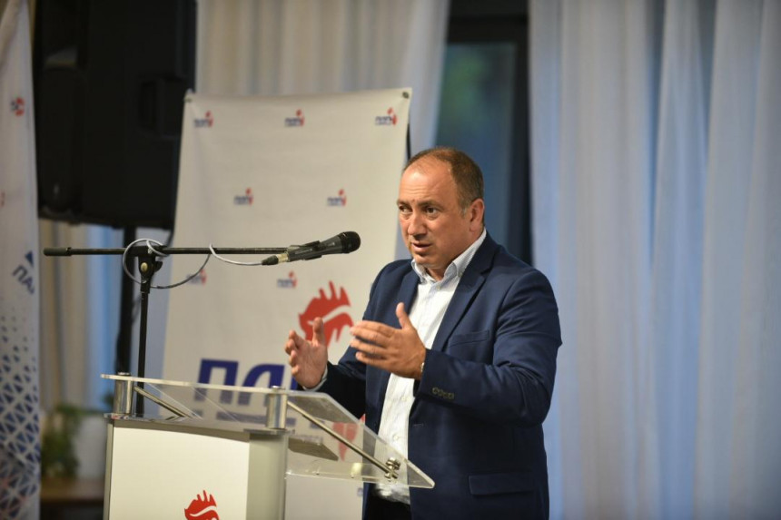 Nijedna vlada u svijetu ne bi opstala nakon ove afere Nijedna vlada u svijetu ne bi opstala nakon ove afere