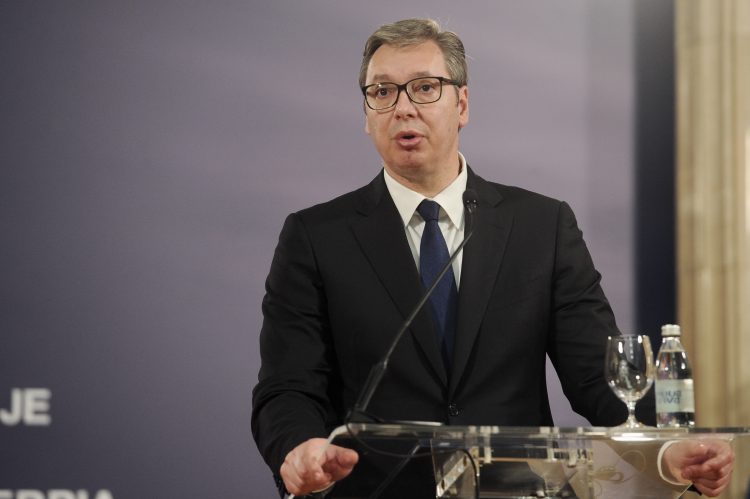 Vučić protiv Dodikove jednostrane politike: Srbija će podržati sve što se dogovore tri naroda u BiH, a neće što se ne dogovore Vučić protiv Dodikove jednostrane politike: Srbija će podržati sve što se dogovore tri naroda u BiH, a neće što se ne dogovore