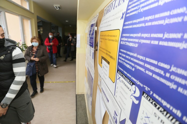 SNSD se žestoko opire uvođenju novih tehnologija za regularnije izbore SNSD se žestoko opire uvođenju novih tehnologija za regularnije izbore