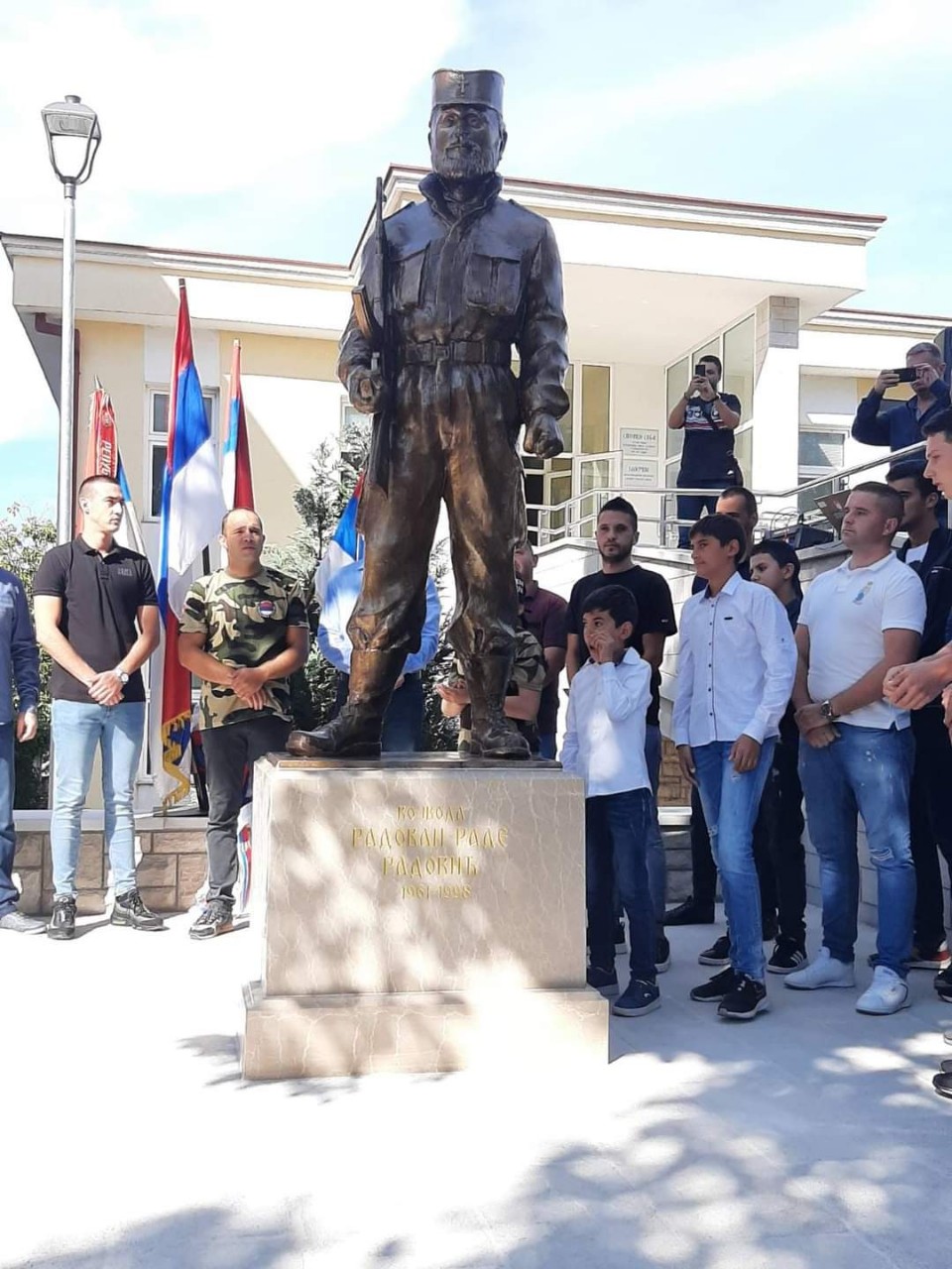 Bileća: Otkriven spomenik vojvodi Radu Radoviću (Video) Bileća: Otkriven spomenik vojvodi Radu Radoviću (Video)