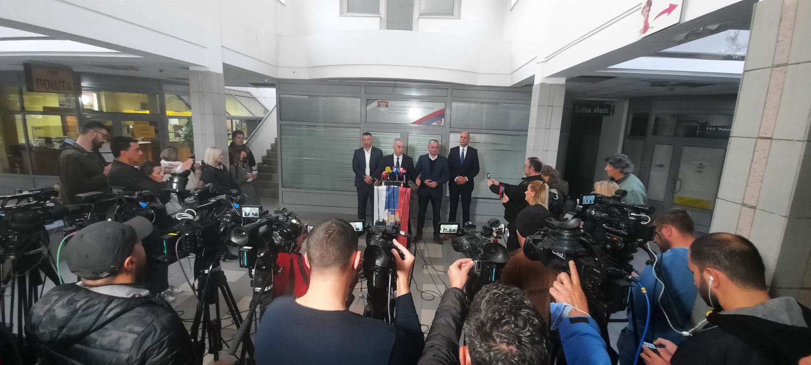 Šarović: Novi protesti protiv sulude vlasti koja se kocka sa zdravljem i budućnosti ljudi Šarović: Novi protesti protiv sulude vlasti koja se kocka sa zdravljem i budućnosti ljudi