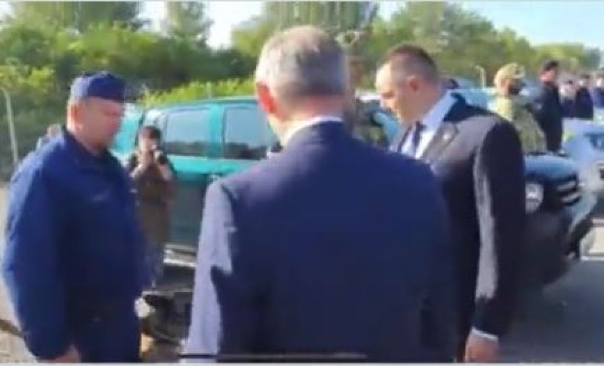 Reakcija policijskog psa na Aleksandra Vulina je hit, ljudi pišu: “Pametna glavica” Reakcija policijskog psa na Aleksandra Vulina je hit, ljudi pišu: “Pametna glavica”