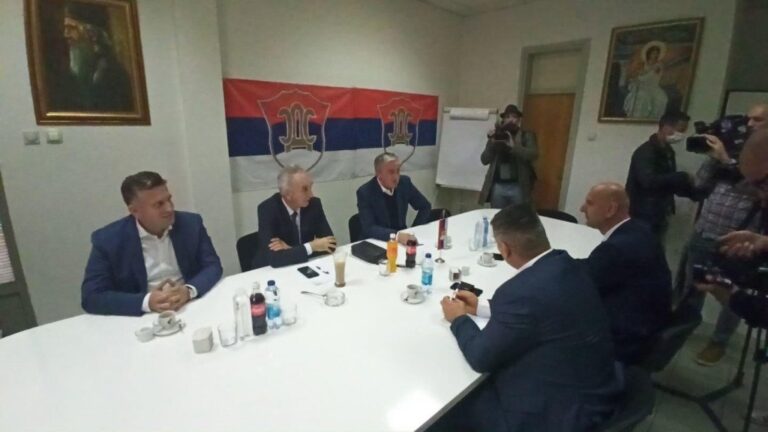 Lideri opozicije iz RS-a na sastanku u Istočnom Sarajevu: Nećemo stati i mnogi će biti iznenađeni našim reakcijama Lideri opozicije iz RS-a na sastanku u Istočnom Sarajevu: Nećemo stati i mnogi će biti iznenađeni našim reakcijama