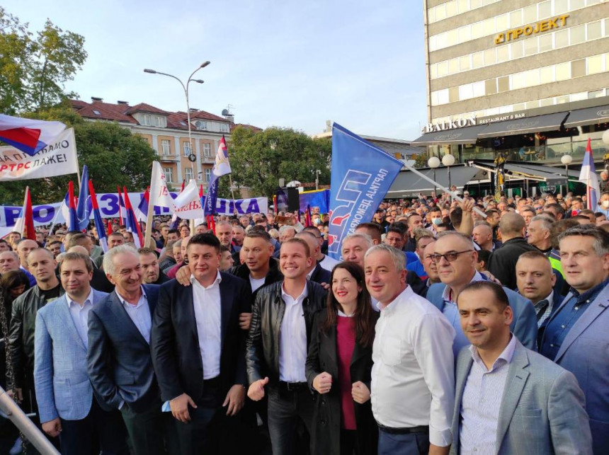 Borenović: Zajedno sa narodom pobijedićemo ovaj režim (UŽIVO) Borenović: Zajedno sa narodom pobijedićemo ovaj režim (UŽIVO)