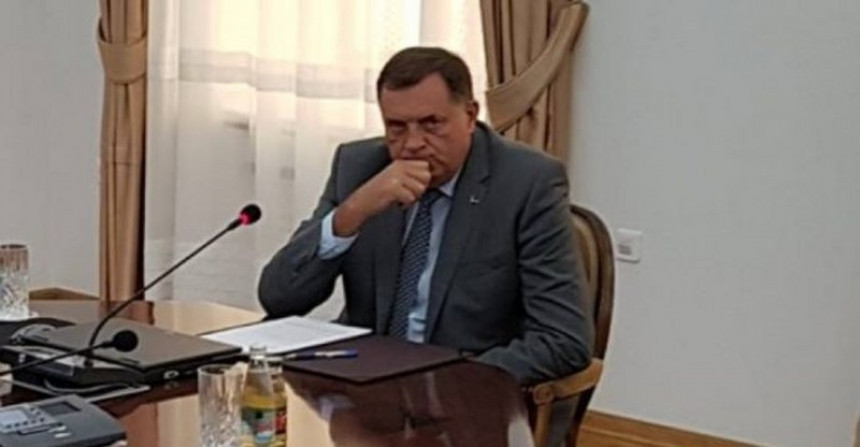 Stežu se sankcije oko Dodika – Da li će sa sobom u “živo blato” povući i Republiku Srpsku i njenje institucije?! Stežu se sankcije oko Dodika – Da li će sa sobom u “živo blato” povući i Republiku Srpsku i njenje institucije?!