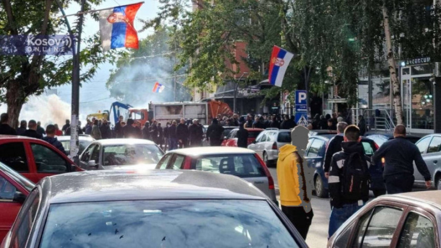 Suzavac i šok bombe, kosovska policija upala u apoteku Suzavac i šok bombe, kosovska policija upala u apoteku