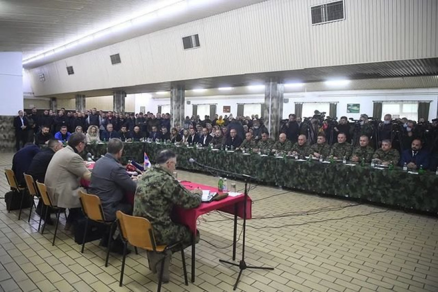 “Odbranićemo naš narod na Kosovu i Metohiji. Nema povlačenja!” “Odbranićemo naš narod na Kosovu i Metohiji. Nema povlačenja!”