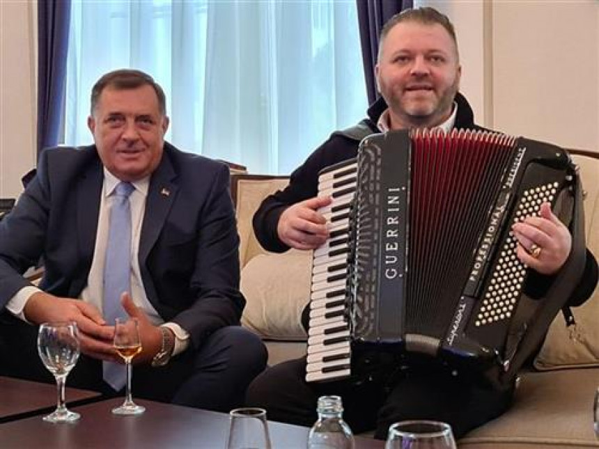 Borenović: “Čega se pametan stidi, budala se ponosi” Borenović: “Čega se pametan stidi, budala se ponosi”