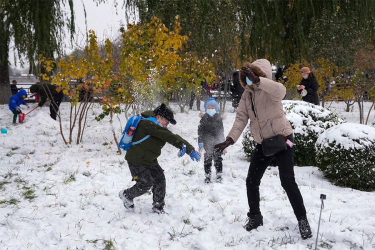Snijeg i oluja iznenadili Peking