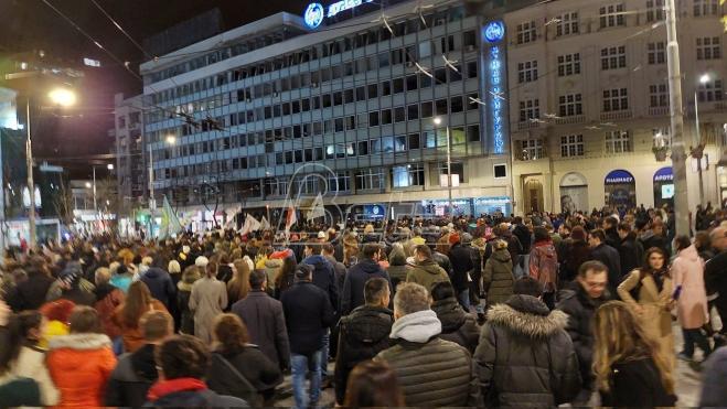 Protest na Trgu Republike: Nema odustajanje od zahteva, oslobotiti uhapšenog u Šapcu (FOTO/VIDEO)