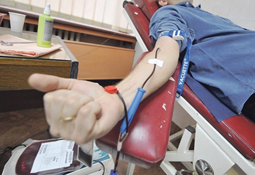 Trebinjci Dragan i Rajko darovali krv 150 puta, a sada odlaze u zasluženu, “humanu penziju” (VIDEO)