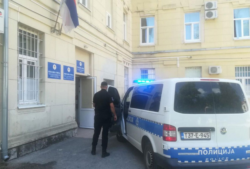 Drama: Lažni policajac hapsio ljude po Trebinju Drama: Lažni policajac hapsio ljude po Trebinju