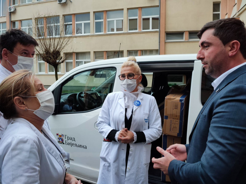 Dom zdravlja dobio dva važna aparata, maske i rukavice Dom zdravlja dobio dva važna aparata, maske i rukavice