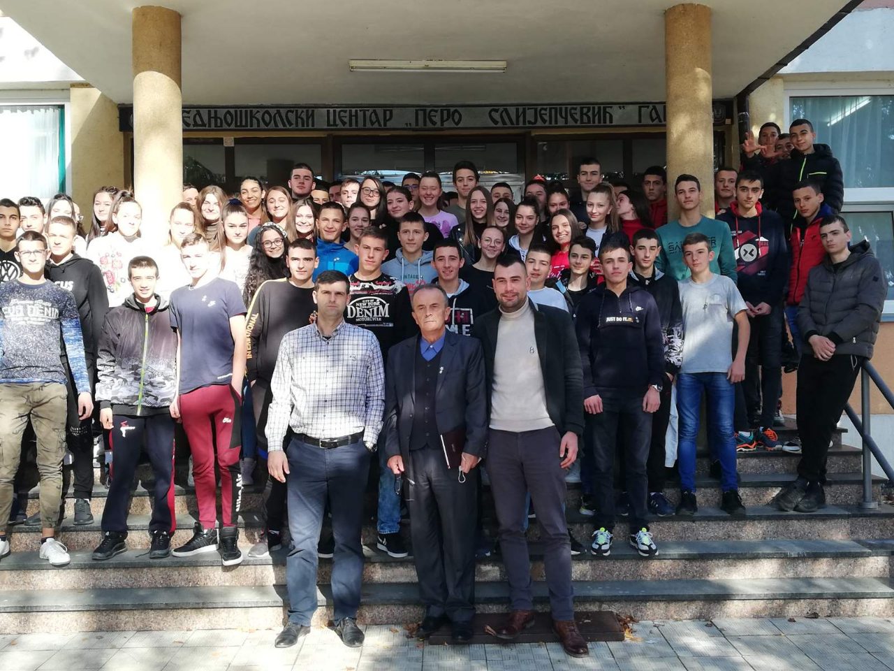 Profesor iz Gacka oduševio učenike Profesor iz Gacka oduševio učenike