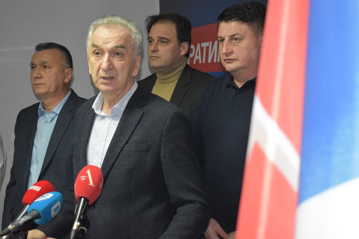 Predsjedništvo SDS: Ne može niko ispred SDS-a a sa SDS-om mogu svi Predsjedništvo SDS: Ne može niko ispred SDS-a a sa SDS-om mogu svi