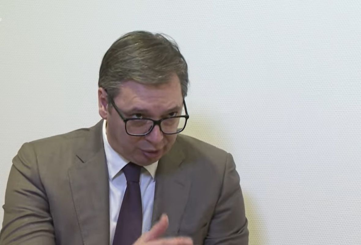 Oglasio se mladić koji je iščupao kablove Vučiću: “Kabadahijo, dosta te…” Oglasio se mladić koji je iščupao kablove Vučiću: “Kabadahijo, dosta te…”