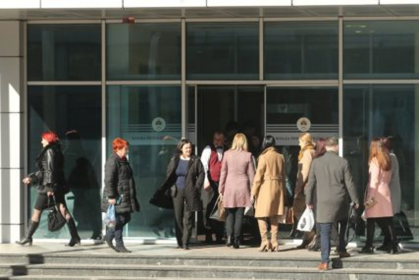 Gomilanje radnika u javnom sektoru Republike Srpske