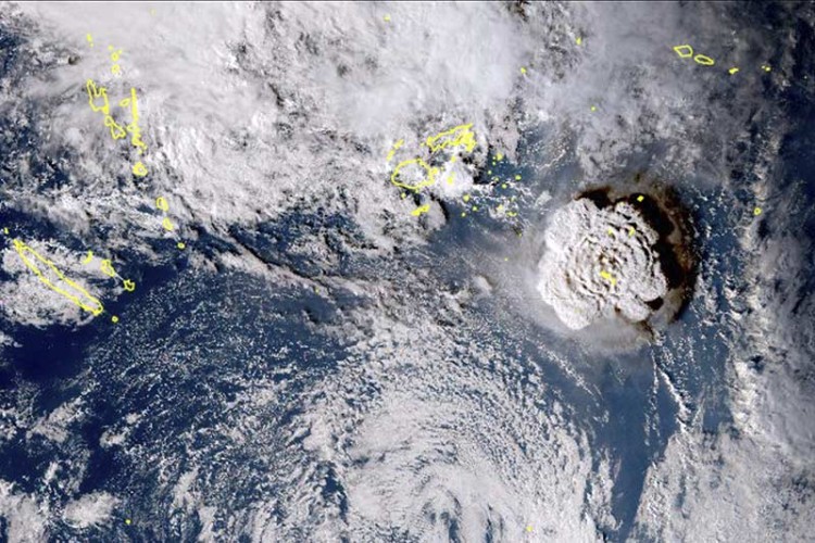 Erupcija vulkana na dnu Pacifika izazvala cunami Erupcija vulkana na dnu Pacifika izazvala cunami