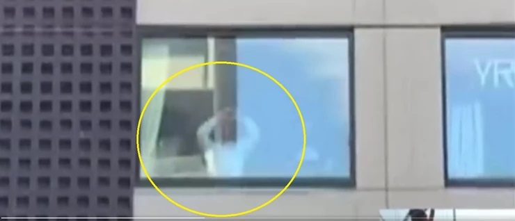 Prvi snimak Đokovića: Nole šalje poljupce okupljenim ljudima ispred hotela (VIDEO)