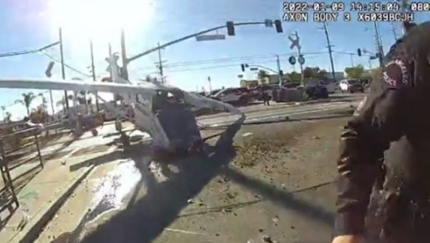 Pao avion, udario ga voz, pilota jedva spasili (VIDEO)