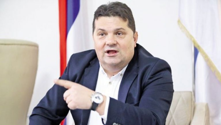 Uhapšen vozač Nenada Stevandića Uhapšen vozač Nenada Stevandića