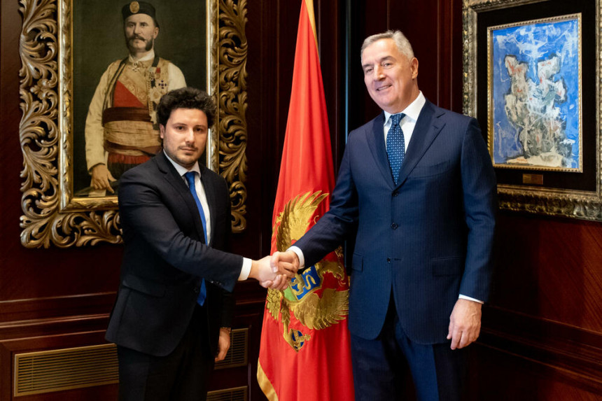 Ðukanović dao mandat Abazoviću da formira vladu Ðukanović dao mandat Abazoviću da formira vladu