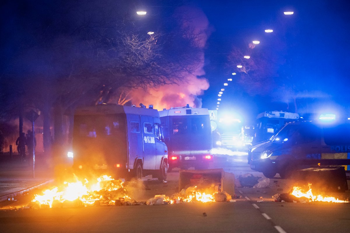 Nemiri u Švedskoj treću noć zaredom zbog spaljivanja Kurana