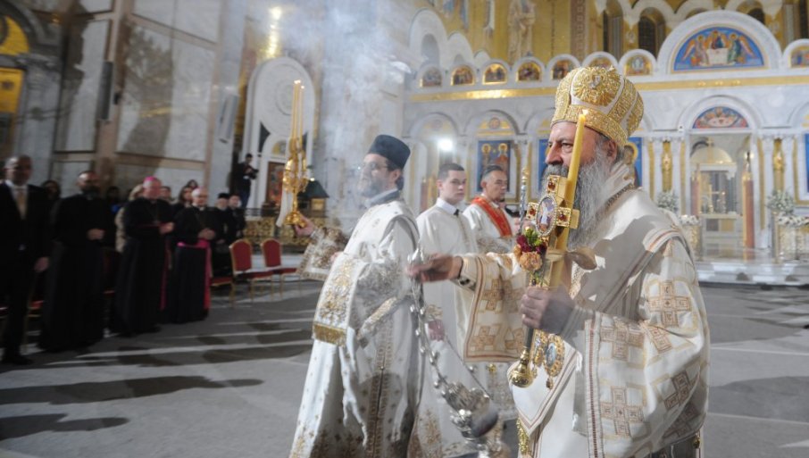 Patrijarh Porfirije služio ponoćnu vaskršnju liturgiju