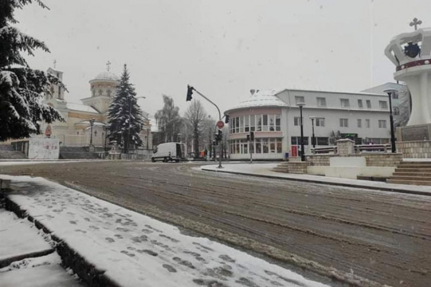 Aprilski snijeg prekrio Gacko i Nevesinje Aprilski snijeg prekrio Gacko i Nevesinje