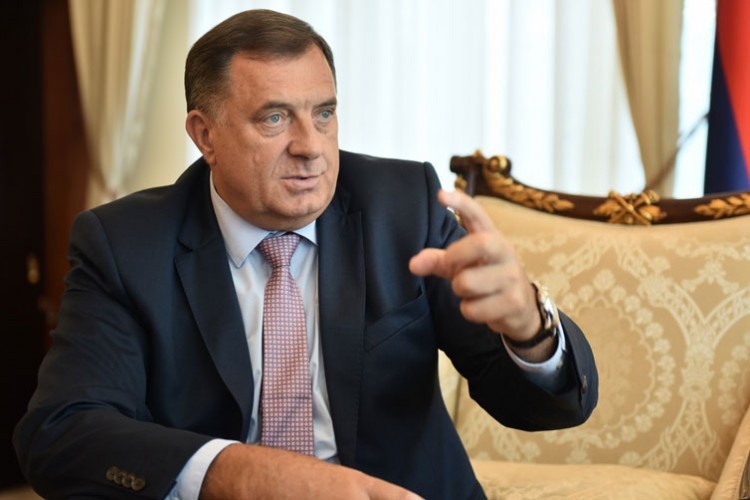 Dodik: Topli obrok zatvoren prihvatanjem povećanja plate za 10 odsto