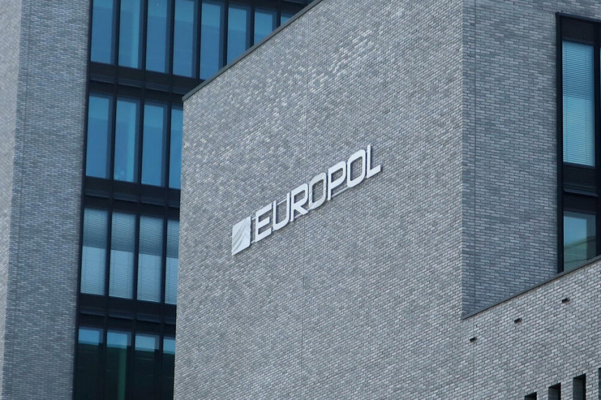 Europol sumnjiči aktivne policajce CG da su “kavčani”