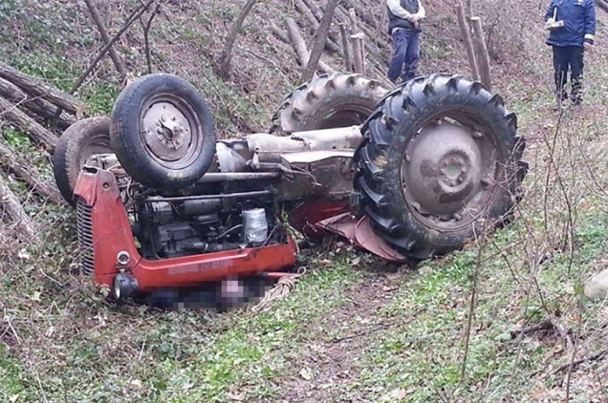 U prevrtanju traktora poginula žena
