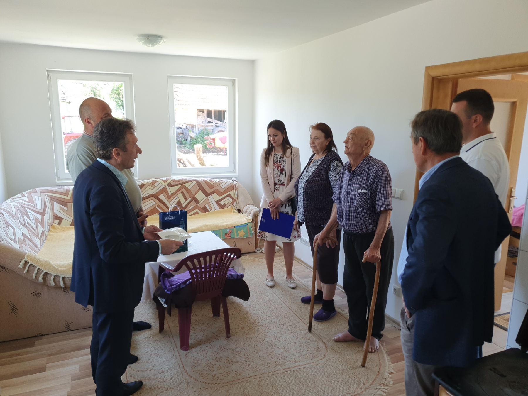 Porodici Đokić iz Donje Trnove izgrađena kuća uz podršku opštine Ugljevik Porodici Đokić iz Donje Trnove izgrađena kuća uz podršku opštine Ugljevik
