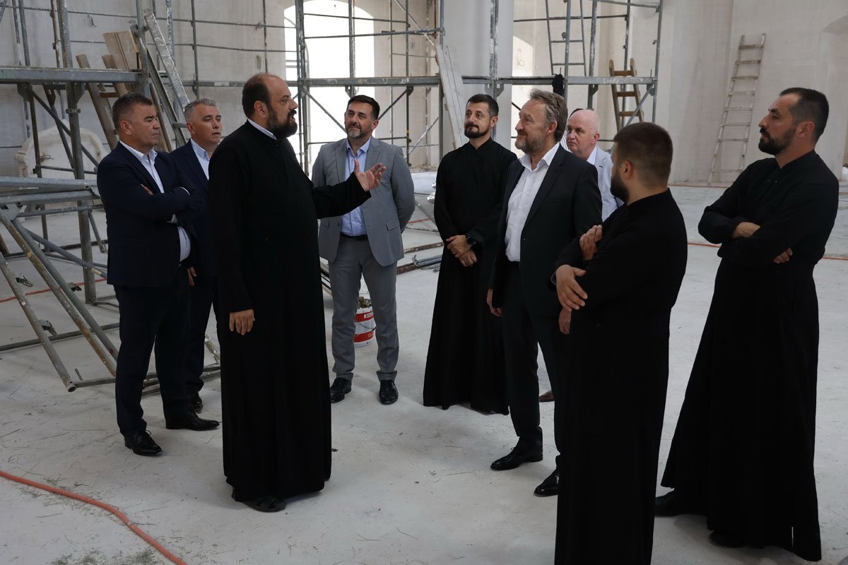 Izetbegović dao prilog za obnovu crkve u Mostaru