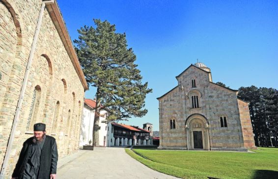 Stejt department kritički o nesprovođenju odluke suda u Prištini o manastiru Visoki Dečani